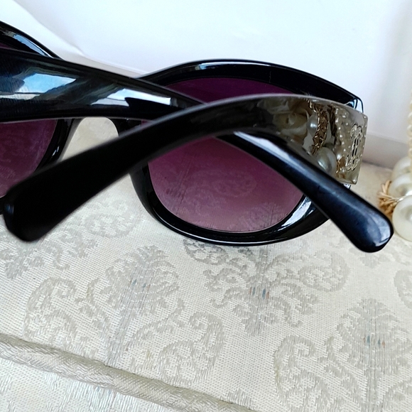 Chanel Stunning Sunglasses! - Picture 9 of 16